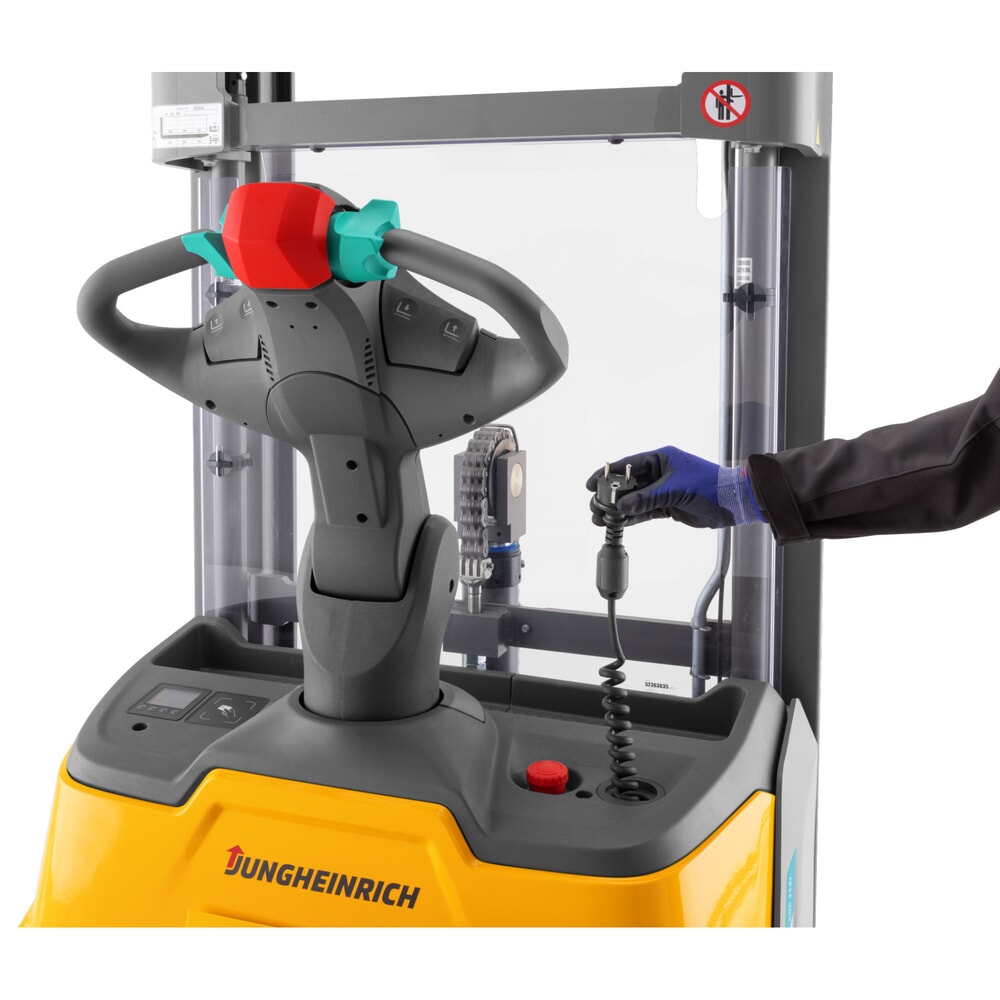 Zdjęcie produktu nr 3: Akumulatorowy wózek podnośnikowy Jungheinrich ERC 112zi ZT z platformą, podwójny maszt teleskopowy, wysokość podnoszenia 2700 mm, udźwig 1200 kg, proporcjonalny układ hydrauliczny