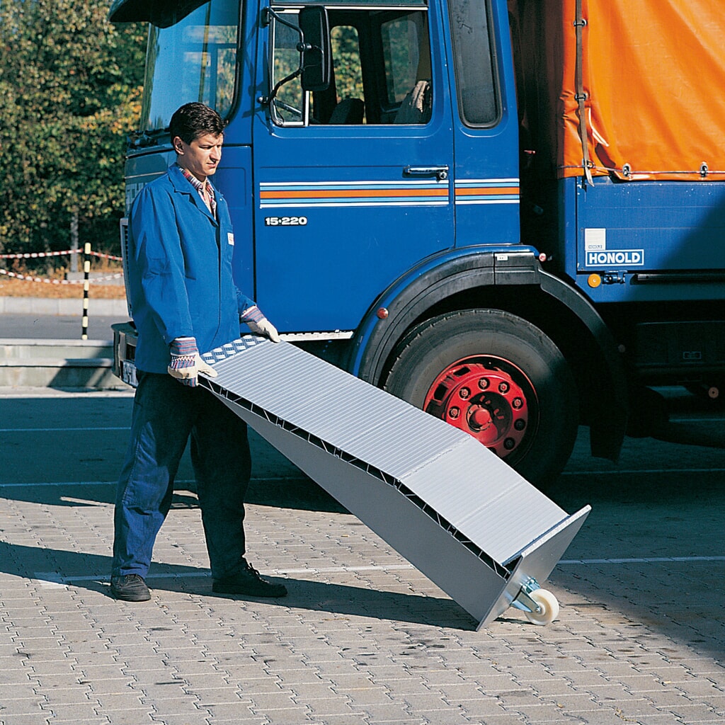 Aluminiowe kliny najazdowe, nośność 24 000 kg/para, WxSxD 145 x 500 x 1 440 mm Zdjęcie produktu nr 2: Aluminiowe kliny najazdowe, nośność 24 000 kg/para, WxSxD 145 x 500 x 1 440 mm