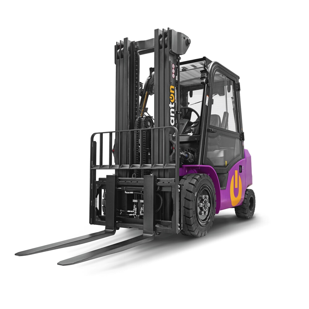 Obraz produktu: Anton firmy Jungheinrich elektryczny wózek widłowy cbh 2.5 z potrójnym masztem teleskopowym, wysokość podnoszenia 4800 mm, udźwig 2500 kg, kabina ochronna przed warunkami atmosferycznymi Comfort, w tym ładowarka zewnętrzna 80 V, 60 A, CEE,