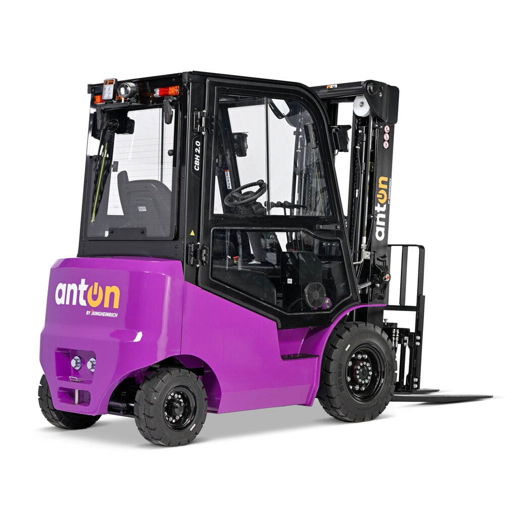 Zdjęcie produktu nr 3: AntOn by Jungheinrich elektryczny wózek widłowy CBH 2.0 z potrójnym masztem teleskopowym, wysokość podnoszenia 4800 mm, udźwig 2000 kg, kabina ochronna przed warunkami atmosferycznymi Comfort, z wbudowaną ładowarką