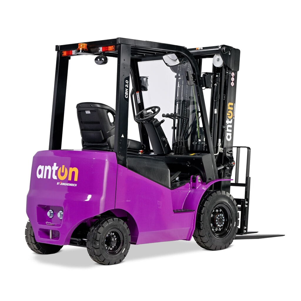 Zdjęcie produktu nr 3: AntOn by Jungheinrich elektryczny wózek widłowy CBH 2.0 z potrójnym masztem teleskopowym, wysokość podnoszenia 4800 mm, udźwig 2000 kg, kabina ochronna przed warunkami atmosferycznymi Eco, z wbudowaną ładowarką