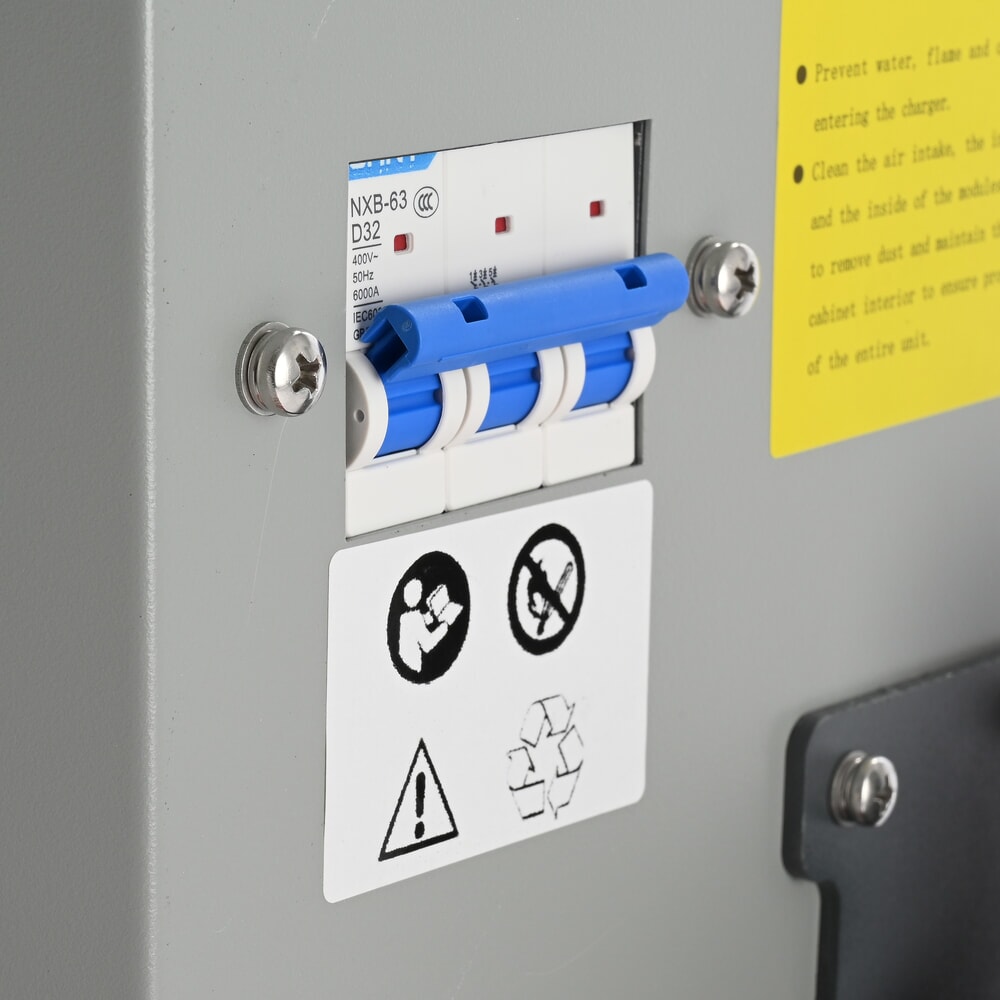 Zdjęcie produktu nr 3: Ładowarka zewnętrzna D400, 80 V, 100 A, CEE czerwona 32A, 4-pinowa – 3P+E do elektrycznego wózka widłowego AntOn by Jungheinrich CBH 2.0