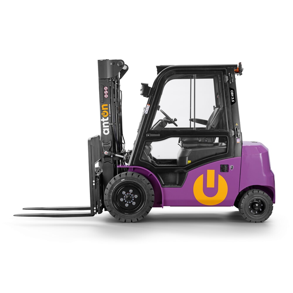 Zdjęcie produktu nr 4: AntOn by Jungheinrich elektryczny wózek widłowy CBH 3.5 z potrójnym masztem teleskopowym, wysokość podnoszenia 4800 mm, udźwig 3500 kg, kabina ochronna przed warunkami atmosferycznymi Comfort, w zestawie zewnętrzna ładowarka 80 V, 60 A, CEE, 5-pin
