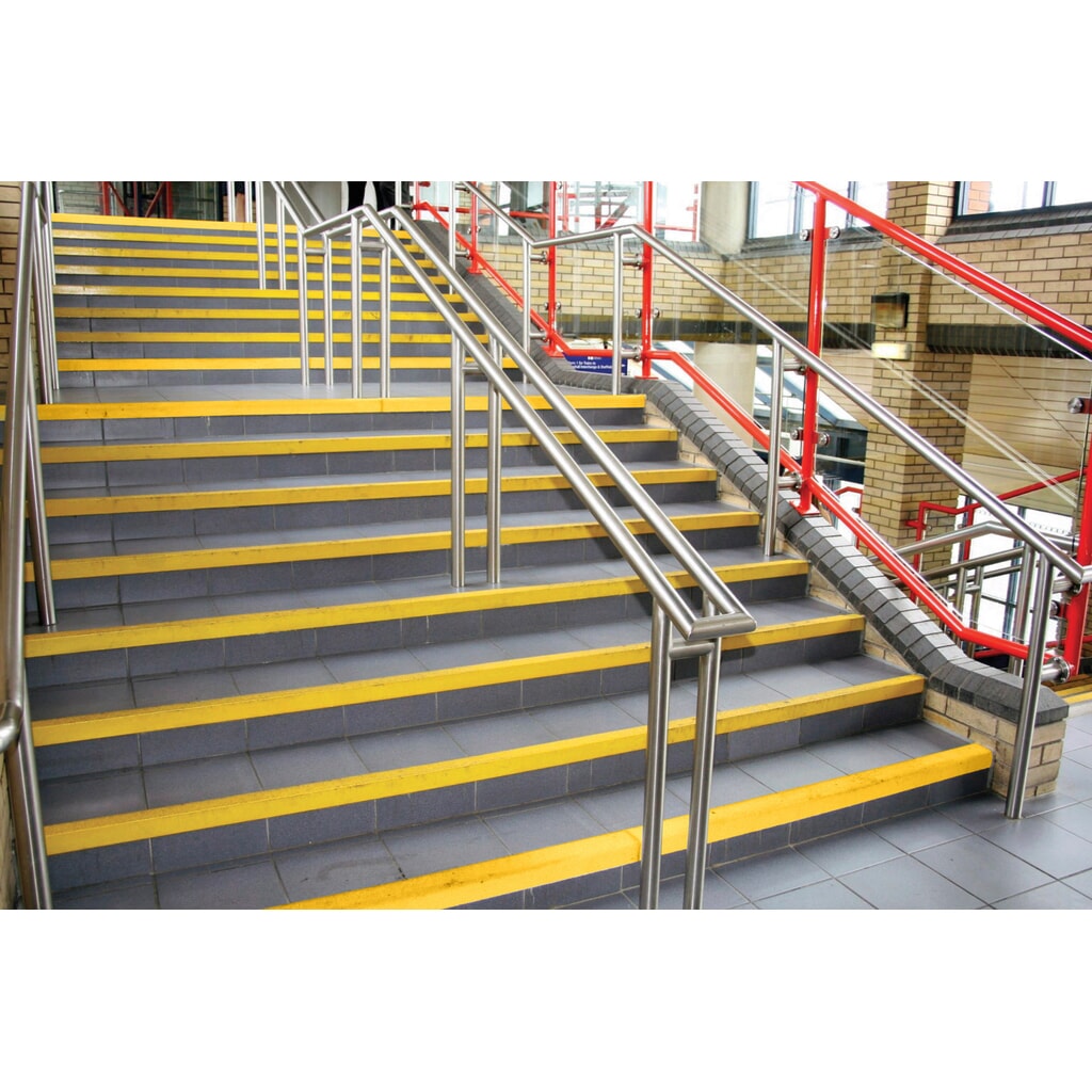 COBA Antypoślizgowy profil schodowy COBAGRiP® Stair Nosing, wys. x szer. x gł. 5,5 x 750 x 55 mm, kolor żółty Zdjęcie produktu nr 3: COBA Antypoślizgowy profil schodowy COBAGRiP® Stair Nosing, wys. x szer. x gł. 5,5 x 750 x 55 mm, kolor żółty