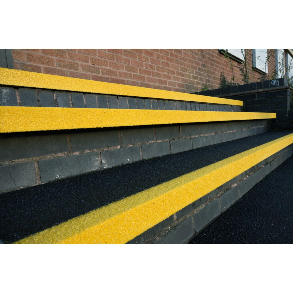 Zdjęcie produktu nr 3: COBA Antypoślizgowy profil schodowy COBAGRiP® Stair Tread, wys. x szer. x gł. 5,5 x 1000 x 345 mm, kolor czarny/żółty