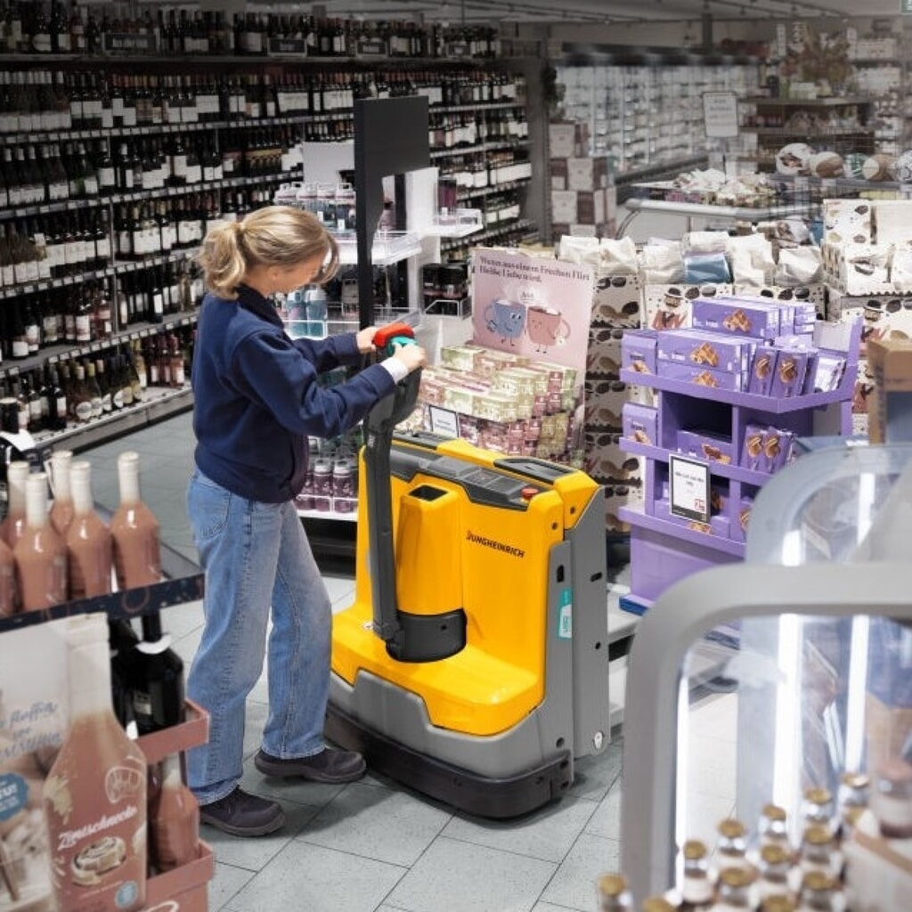 Zdjęcie produktu nr 14: Elektryczny wózek paletowy Jungheinrich EJE 114i, udźwig 1400 kg, długość wideł 1150 mm