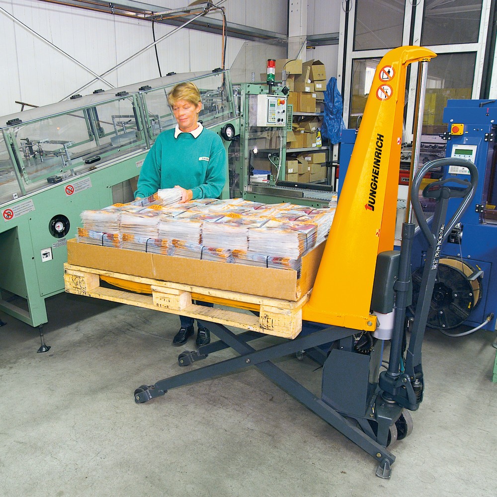 Zdjęcie produktu nr 3: Wózek paletowy z podnośnikiem nożycowym Jungheinrich AMX 10e, udźwig 1000 kg, długość wideł 1150 mm, pełna guma/nylon