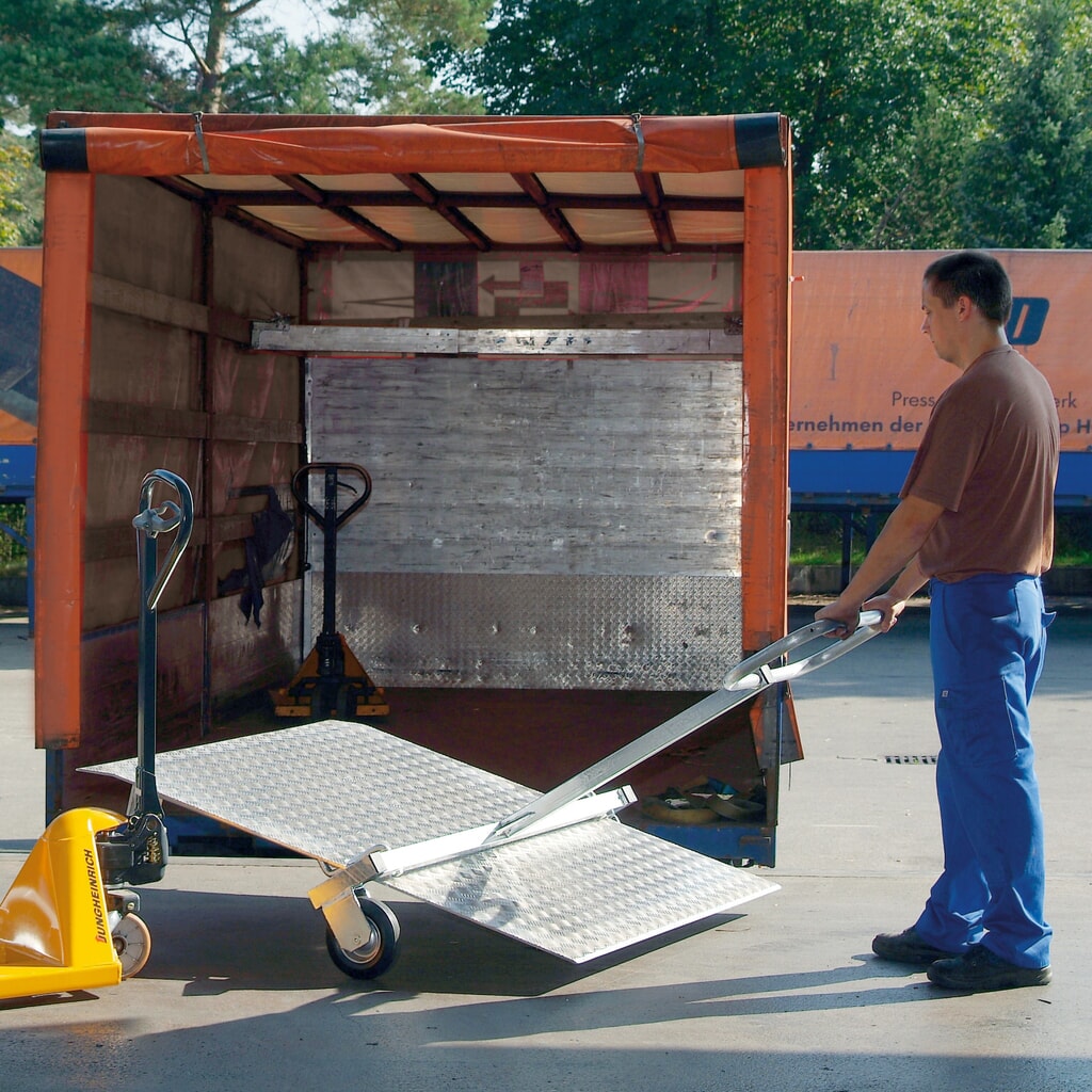 Pomost załadunkowy, wersja mobilna, nośność 1 200 kg, szer. x dł. 1 250 x 1 000 mm Zdjęcie produktu nr 4: Pomost załadunkowy, wersja mobilna, nośność 1 200 kg, szer. x dł. 1 250 x 1 000 mm