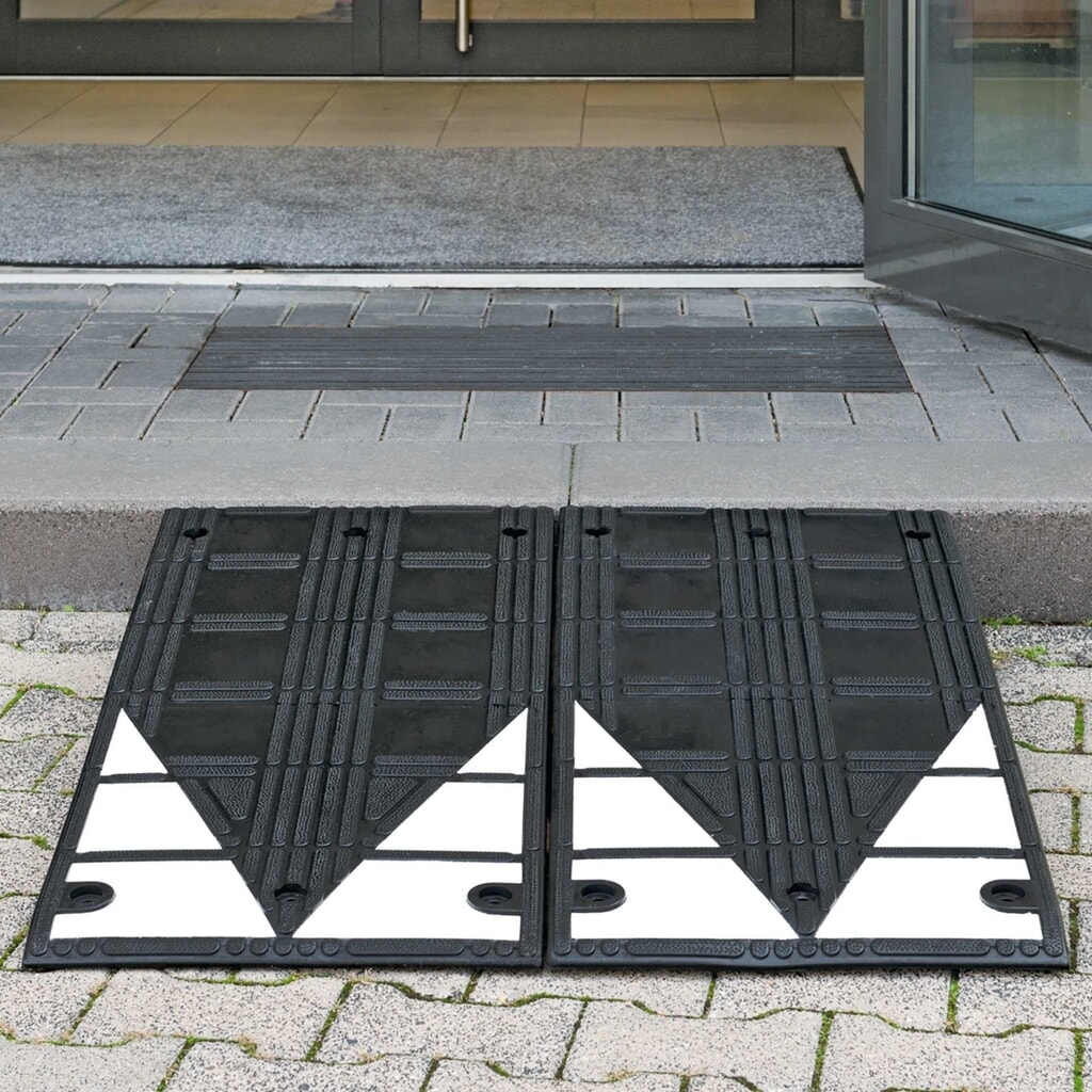 Rampa krawężnikowa MORAVIA z wulkanizowanego kauczuku, szer. x wys. x gł. 450 x 75 x 1000, kolor czarno-biały, wraz z materiałem montażowym Zdjęcie produktu nr 2: Rampa krawężnikowa MORAVIA z wulkanizowanego kauczuku, szer. x wys. x gł. 450 x 75 x 1000, kolor czarno-biały, wraz z materiałem montażowym