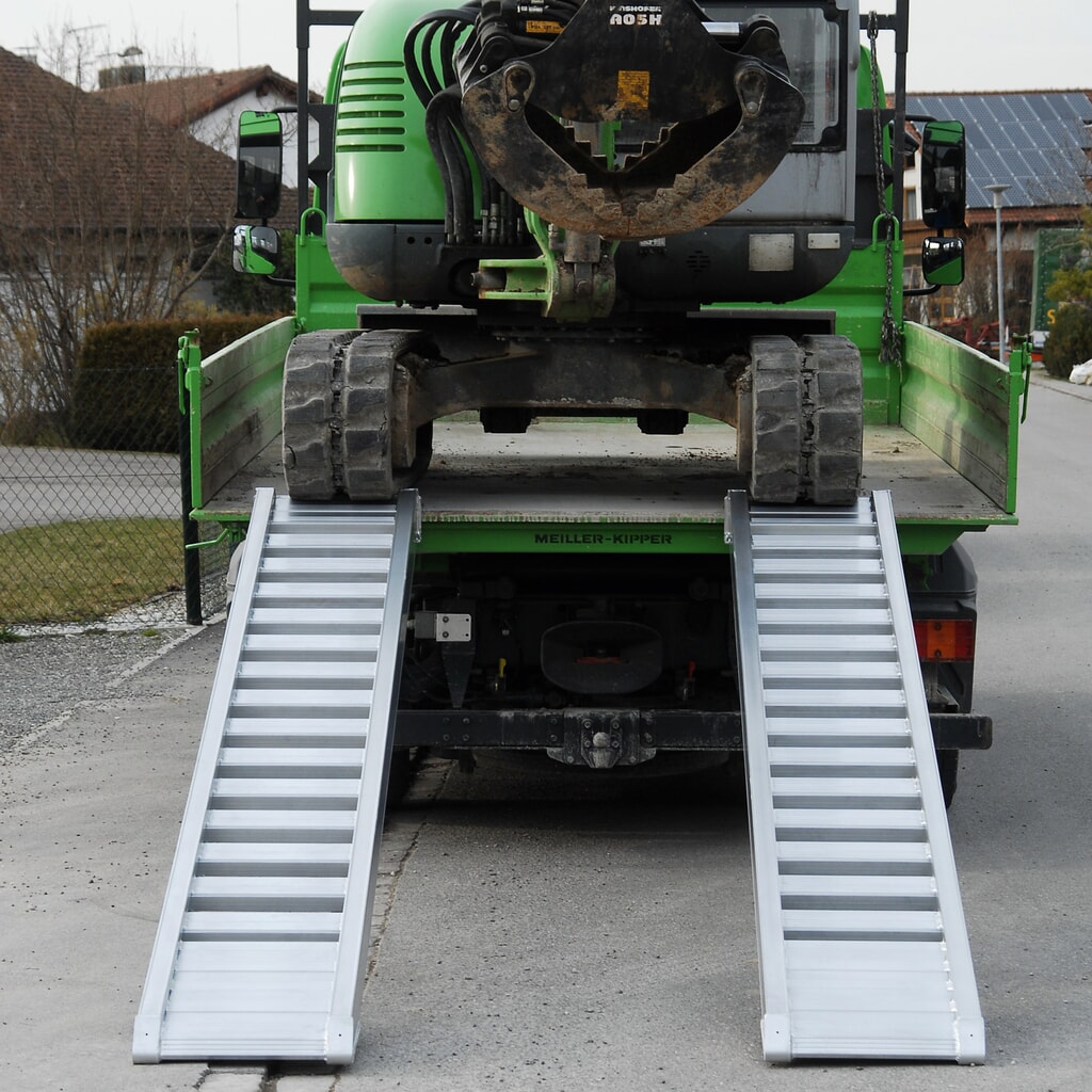 Zdjęcie produktu nr 1: Szyny przeładunkowe ze szczeblami, bez krawędzi, nośność 2 430 kg/para, długość 4 670 mm