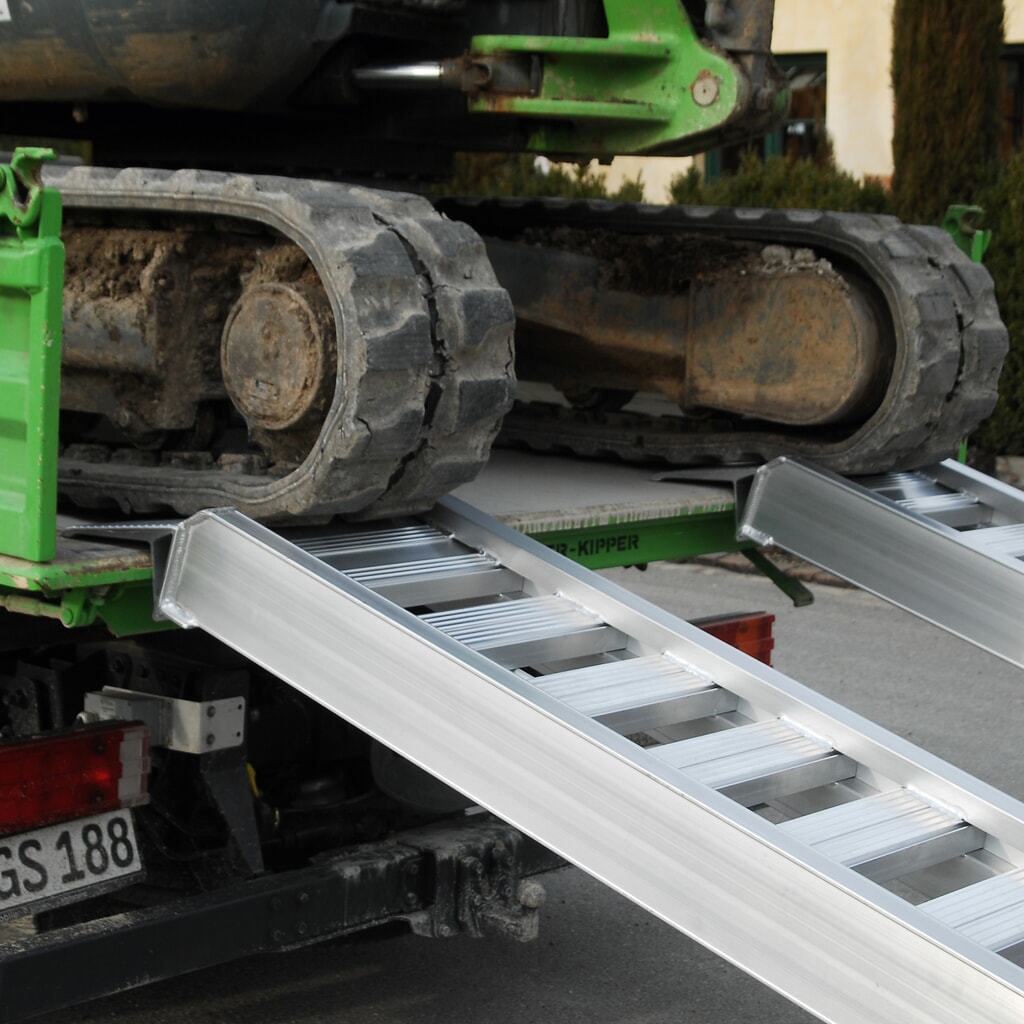 Zdjęcie produktu nr 2: Szyny przeładunkowe ze szczeblami, bez krawędzi, nośność 2 430 kg/para, długość 4 670 mm