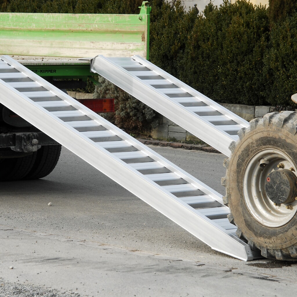 Zdjęcie produktu nr 3: Szyny przeładunkowe ze szczeblami, bez krawędzi, nośność 2 430 kg/para, długość 4 670 mm