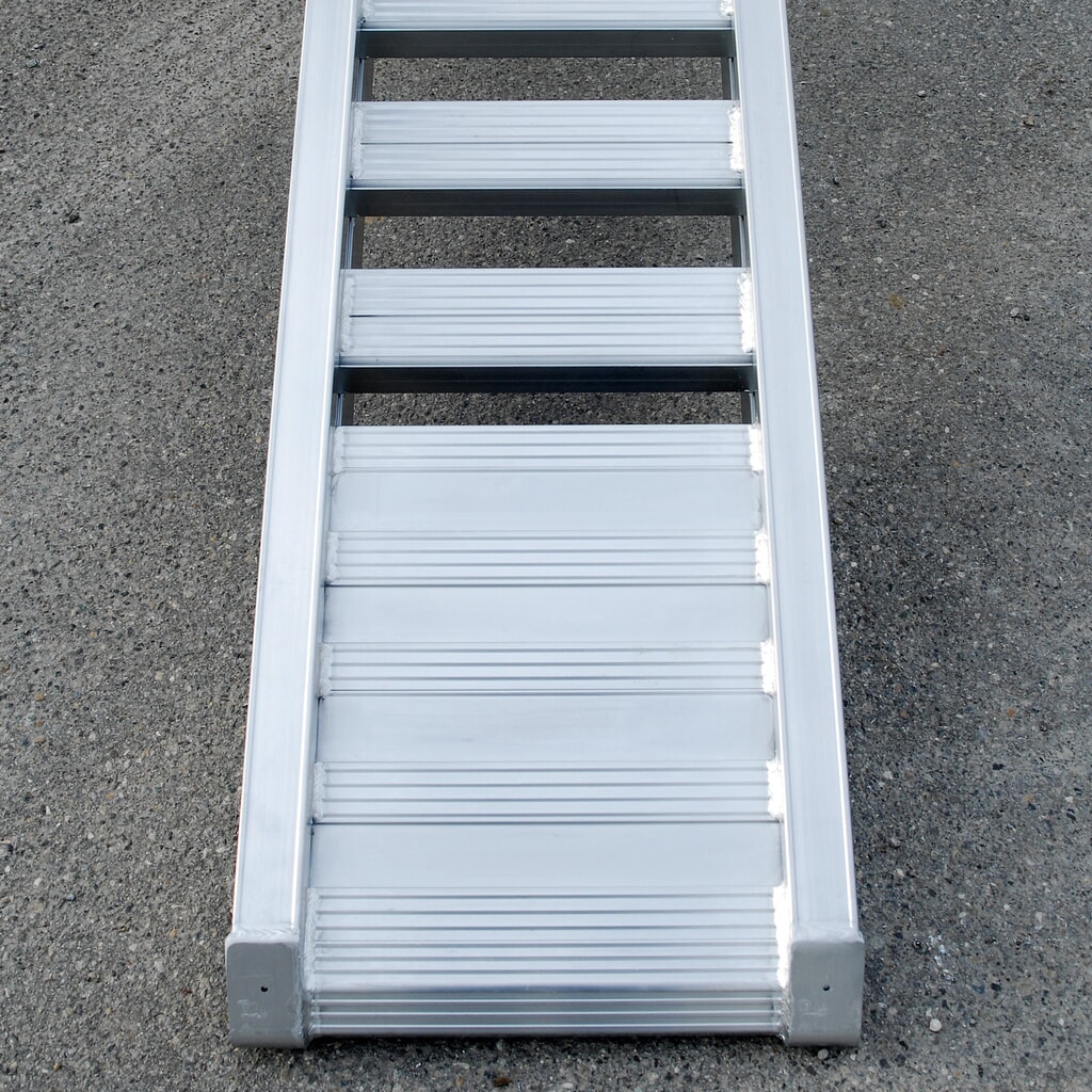 Szyny przeładunkowe ze szczeblami, bez krawędzi, nośność 2 430 kg/para, długość 4 670 mm Zdjęcie produktu nr 4: Szyny przeładunkowe ze szczeblami, bez krawędzi, nośność 2 430 kg/para, długość 4 670 mm