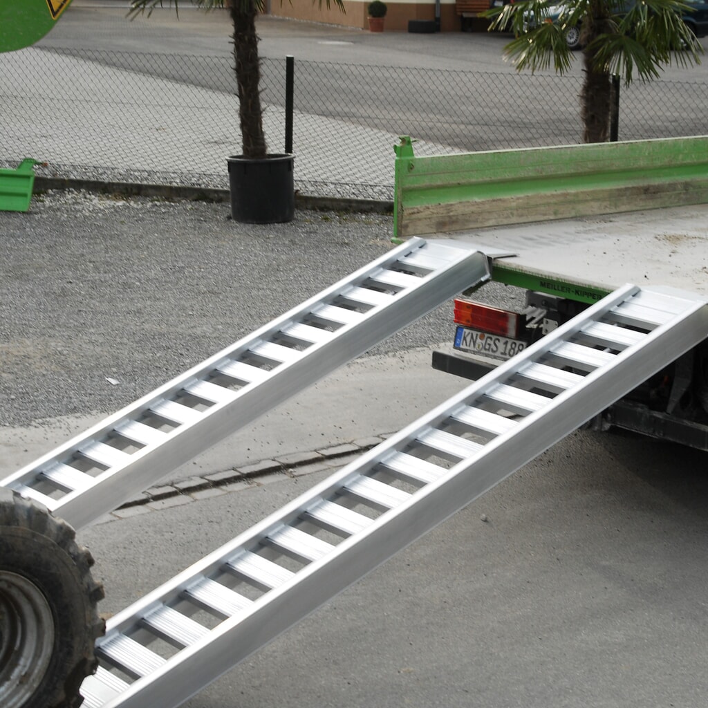 Zdjęcie produktu nr 5: Szyny przeładunkowe ze szczeblami, bez krawędzi, nośność 2 430 kg/para, długość 4 670 mm