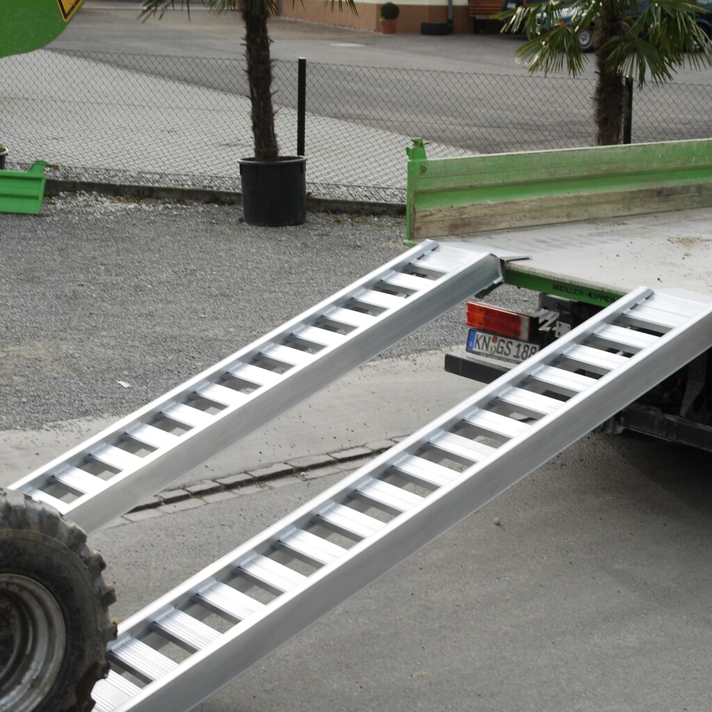 Zdjęcie produktu nr 1: Szyny przeładunkowe ze szczeblami, z krawędzią, nośność 1 660 kg/para, długość 2 340 mm