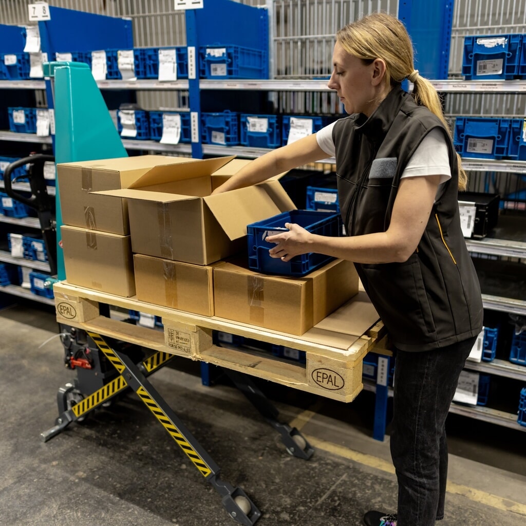 Zdjęcie produktu nr 11: Wózek paletowy z podnośnikiem nożycowym Ameise® PTM 1.0 elektrohydrauliczny, udźwig 1000 kg, długość wideł 1150 mm, poliuretan/nylon