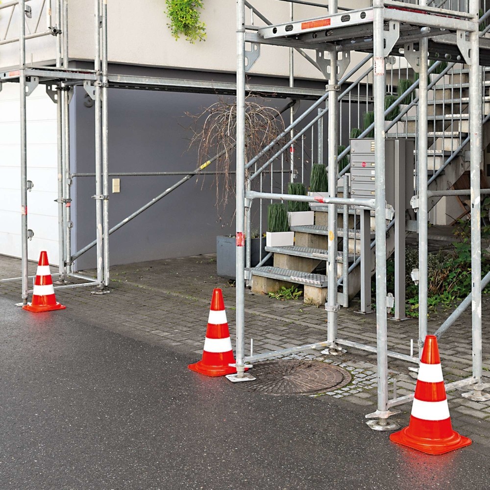 Zdjęcie produktu nr 3: Wykonany z PCW odblaskowy stożek drogowy MORAVIA, 2 białe pierścienie, wysokość 500 mm